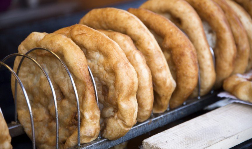 Scovergile de post, un deliciu tradițional românesc ce aduce laolaltă gustul copilăriei și povești spuse la masă în familie, revin în prim-plan