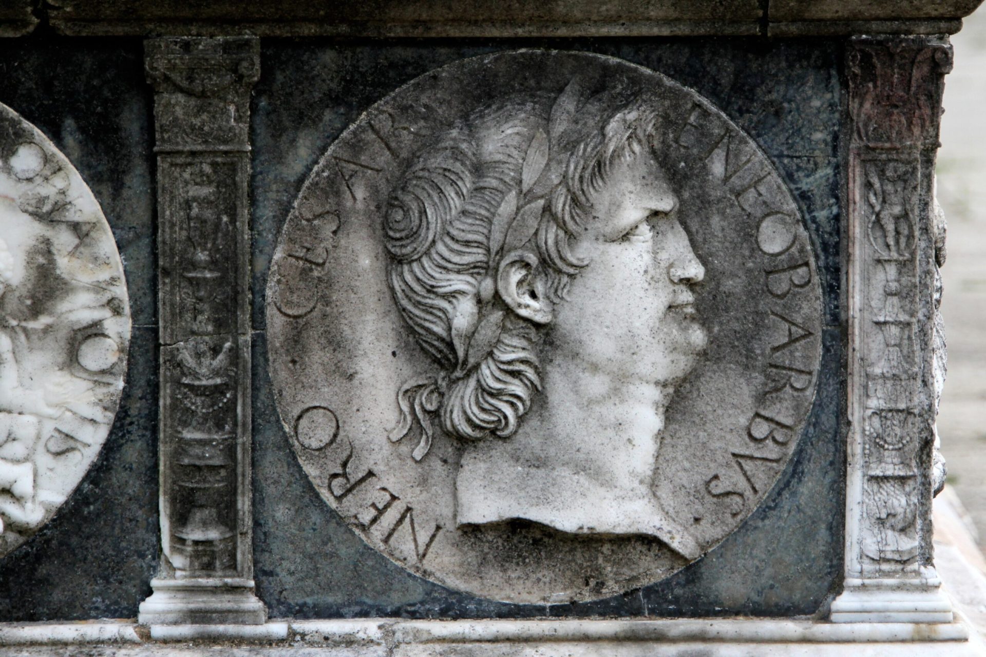 Filosoful Seneca, figura emblematică a stoicismului roman, a intrat în istorie atât prin înțelepciunea sa, cât și prin tragicul sfârșit