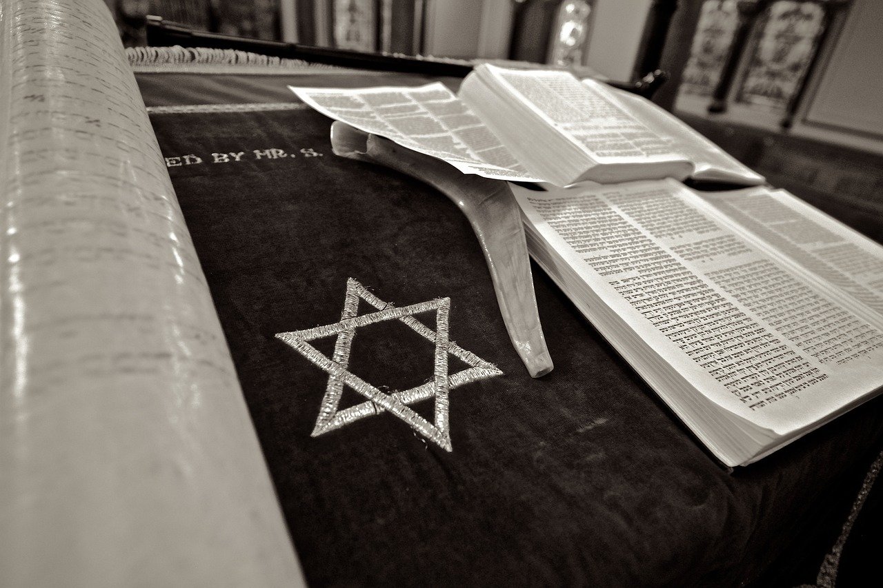 Tensiuni în Michigan: un atac armat în apropierea unei sinagogi din West Bloomfield O situație de criză s-a declanșat joi în apropierea sinagogii Temple Israel din West Bloomfield Township, Michigan, după ce autoritățile locale au emis un avertisment privind prezența unui trăgător activ în zonă