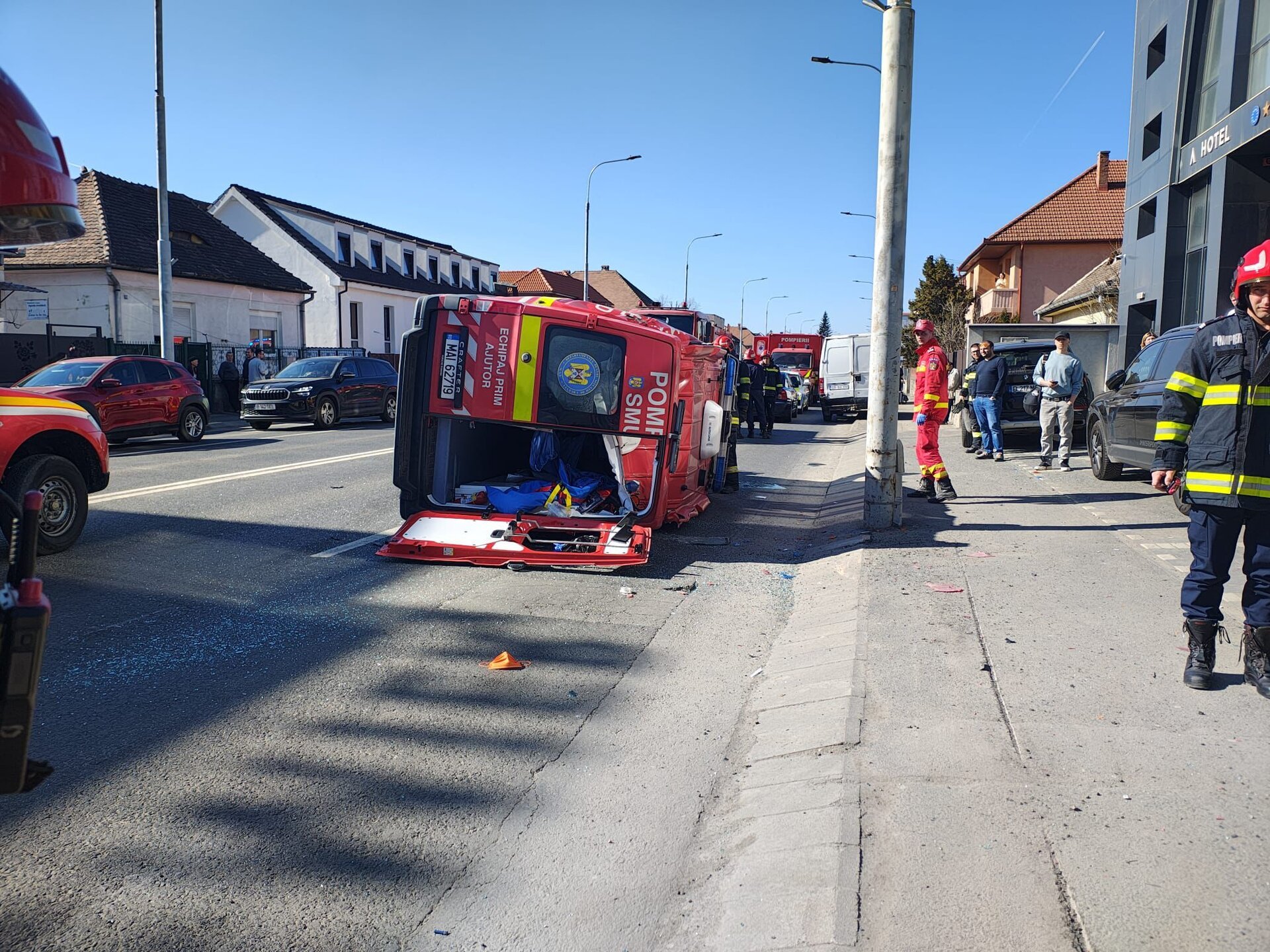 Accident grav pe Bulevardul Vasile Milea din Sibiu: Planul Roșu de intervenție a fost activat, dar ulterior dezactivat Un accident rutier grav s-a petrecut astăzi pe Bulevardul Vasile Milea din Sibiu, provoacăatesondat notabil prin intervenția rapidă a autorităților