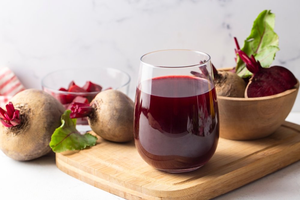 Sucul de sfeclă roșie, adesea considerat de mulți români un elixir al sănătății, a fost de-a lungul timpului promovat pentru beneficiile sale asupra organismului
