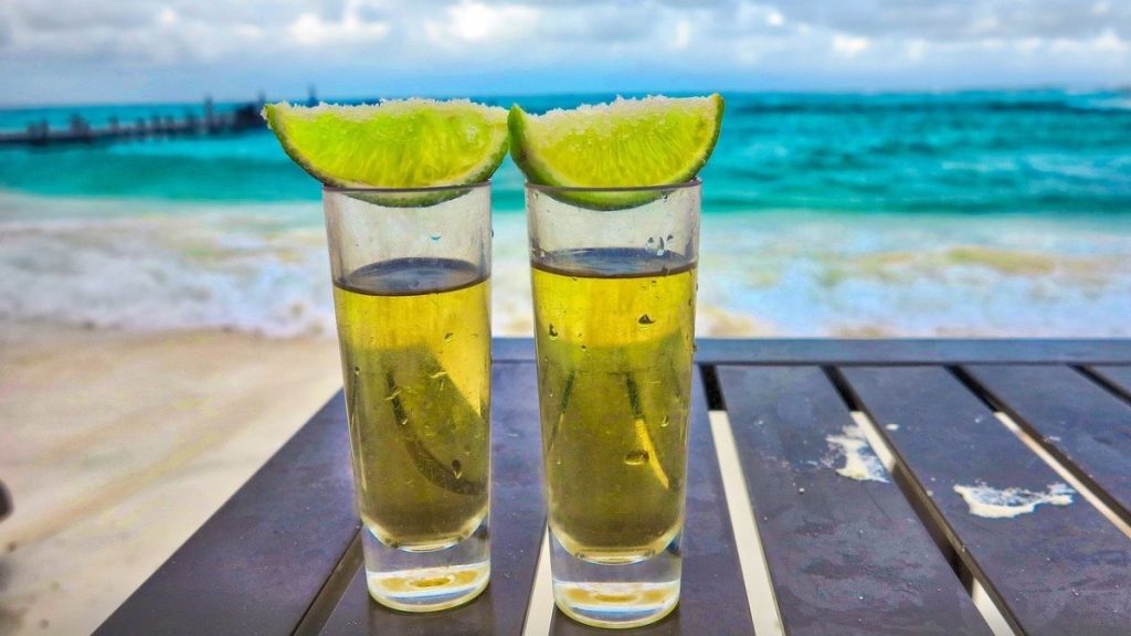 Studiu: Gândul la tequila și vin induce stare de petrecere