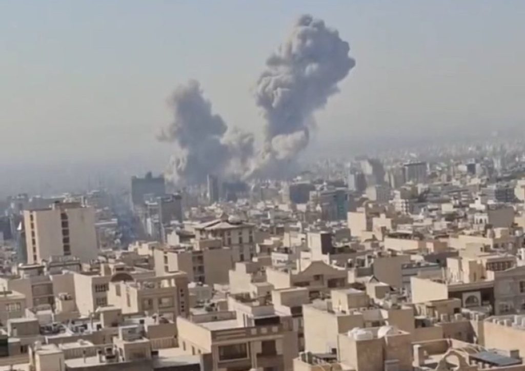Irakul și Siria nu sunt singurele ținte ale acuzațiilor de agresiune: Iranul suferă în ultimul război încare a fost atrasă între marile puteri De câteva săptămâni, Iranul traversează o perioadă tulbure, marcată de un val de atacuri care au provocat pagube semnificative infrastructurii civile și militare