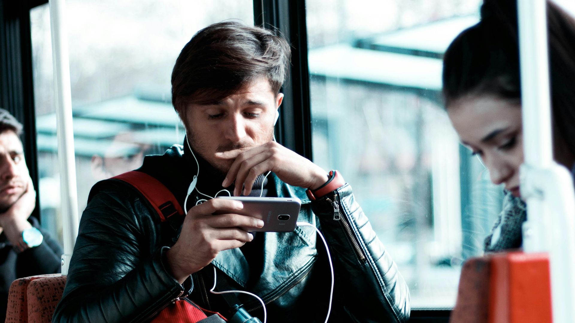 Din ce în ce mai mulți oameni caută soluții rapide și accesibile pentru a-și suplimenta veniturile, iar internetul a devenit unul dintre cele mai eficiente drumuri în această direcție