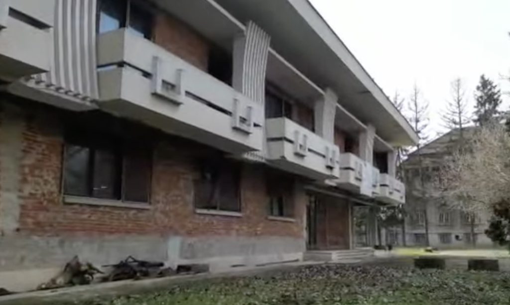 Consilierii județeni din Timiș pregătesc respingerea unei plângeri prealabile care vizează exproprierea unei importante dintre vilele de protocol ale fostului dictator Nicolae Ceaușescu, situată în proximitatea Catedralei Mitropolitane din Timișoara