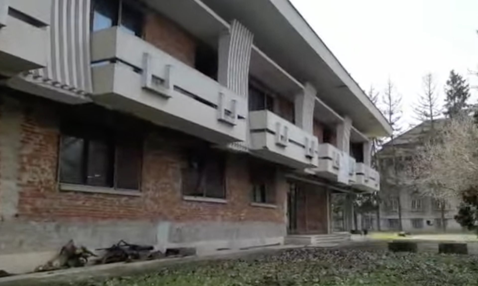 Consilierii județeni din Timiș pregătesc respingerea unei plângeri prealabile care vizează exproprierea unei importante dintre vilele de protocol ale fostului dictator Nicolae Ceaușescu, situată în proximitatea Catedralei Mitropolitane din Timișoara