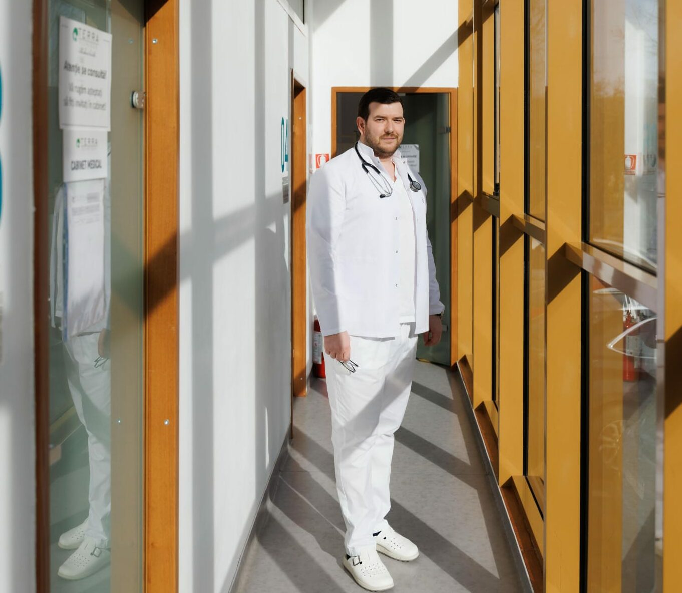 România va trece în noaptea de 28 spre 29 martie la ora de vară, schimbare ce aduce cu sine trecerea ceasurilor înainte cu o oră, astfel încât ora 3.00 va deveni ora 4.00