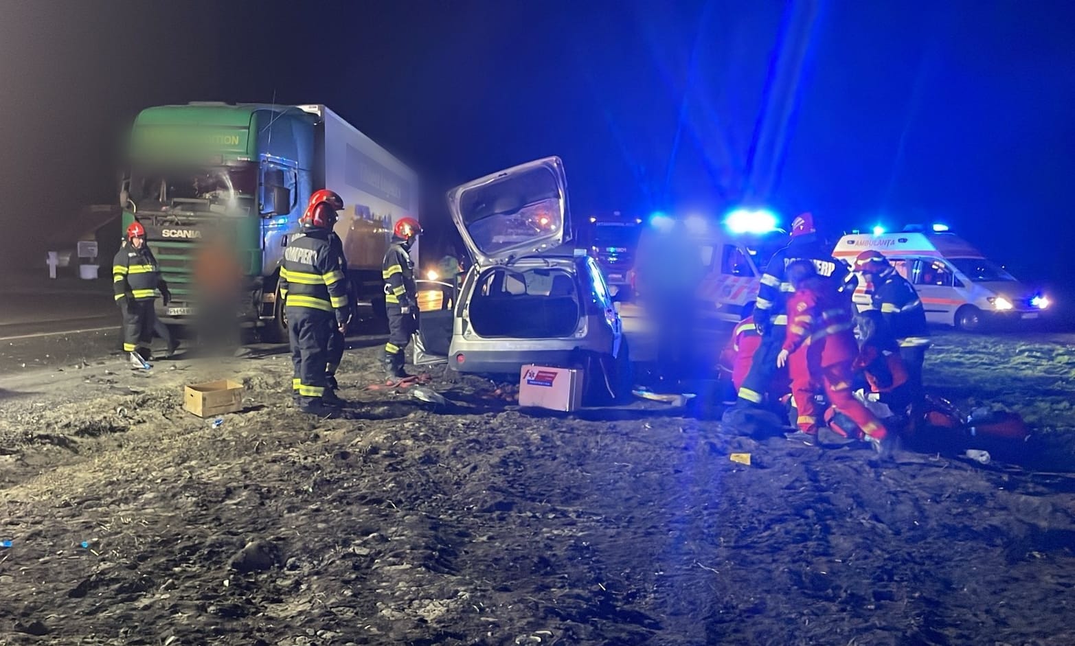 Tragedie pe drumul național DN1B din județul Prahova: un grav accident între o mașină și un TIR s-a soldat cu pierderea unui copil de aproximativ 10 ani și rănirea altor trei persoane, evenimentul provocând șoc și durere în comunitatea locală