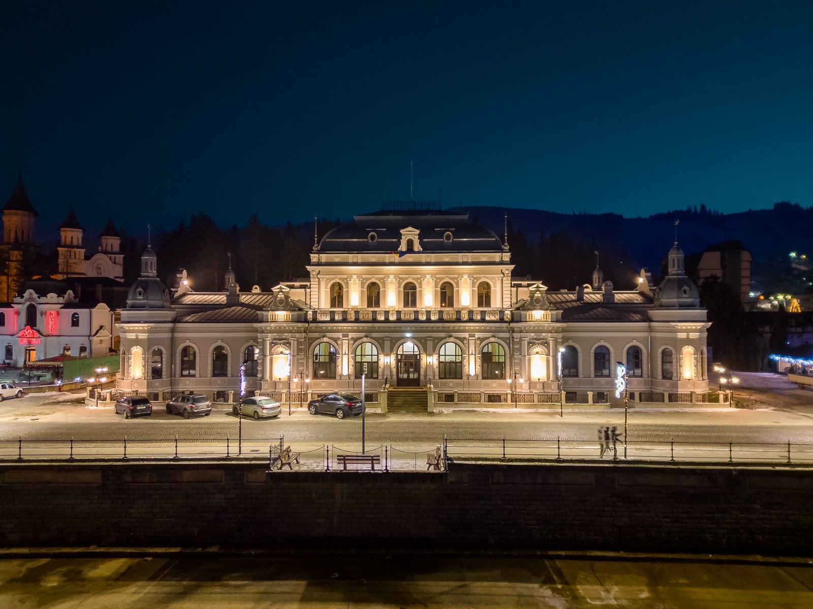 Vatra Dornei, o bijuterie a Bucovinei și una dintre cele mai apreciate stațiuni balneare din România, își păstrează farmecul și tradiția secolului al XIX-lea, adaptându-se totodată noilor cerințe ale turismului wellness