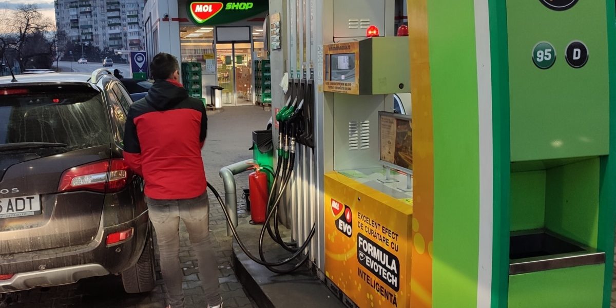 Guvernul PLAFONEAZĂ prețurile la carburanți: Măsura e valabilă până la 30 iunie