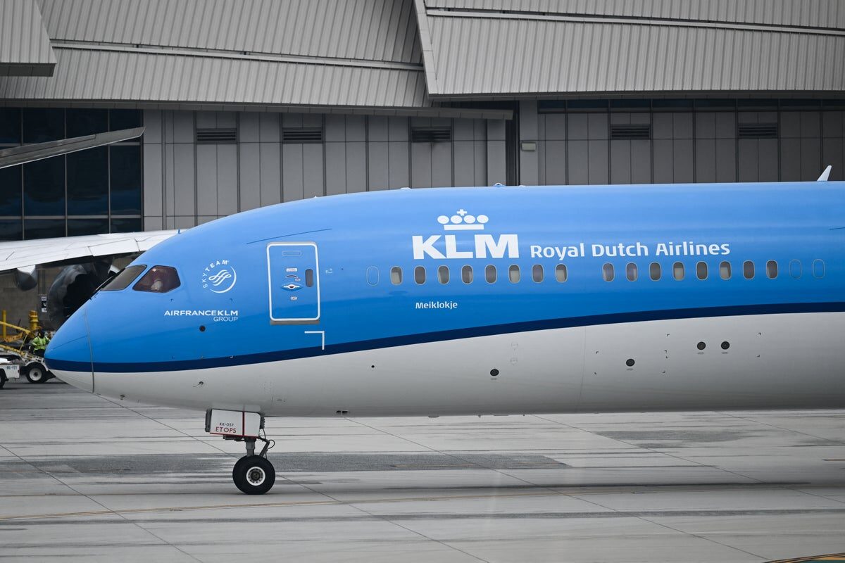 Familie, 40.000 de lire pe bilete la business class, dar KLM i-a lăsat pe dinafară