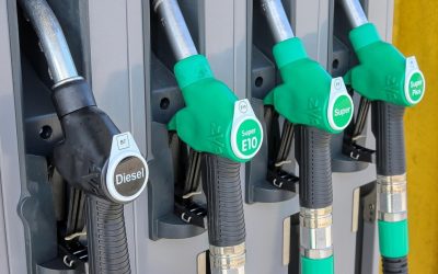 Un lanț de benzinării din România a surprins sâmbătă cumpărătorii prin vânzarea motorinei premium la un preț mai mic decât cel al celei standard