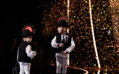 Frații Eduard și Eric Radu, în vârstă de 3, respectiv 7 ani, au făcut senzație pe scena de la „Românii au Talent”, fiind premiați cu Golden Buzz de către Pavel Bartoș, după un moment de dans și muzică populară