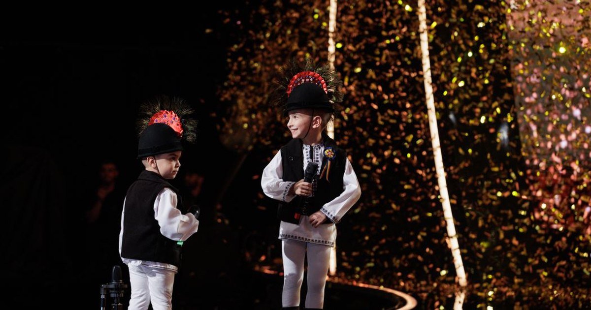 Frații Eduard și Eric Radu, în vârstă de 3, respectiv 7 ani, au făcut senzație pe scena de la „Românii au Talent”, fiind premiați cu Golden Buzz de către Pavel Bartoș, după un moment de dans și muzică populară