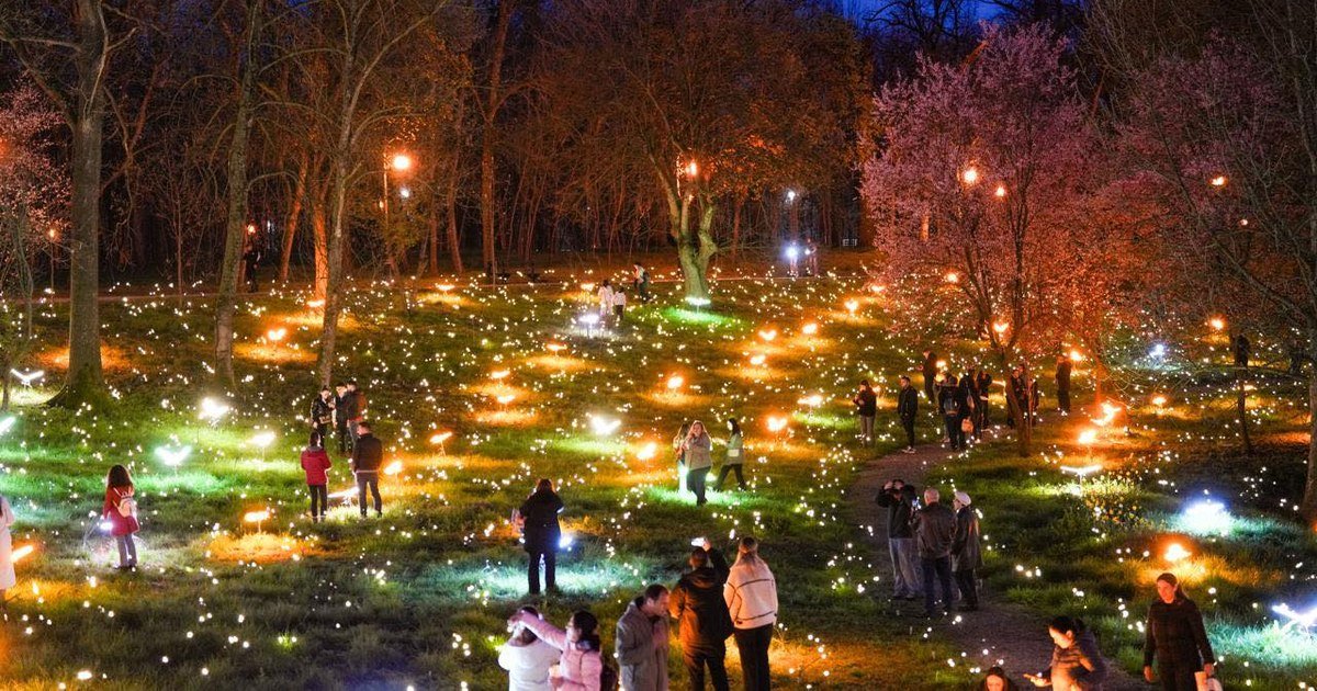 Craiova începe să prindă viață pentru sărbătorile pascale, chiar dacă oficial Târgul de Paște nu s-a deschis încă și vremea a fost plină de ploi