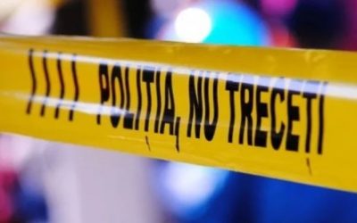 Un copil de 12 ani, instituționalizat într-un apartament de tip familial din Pitești, a decedat luni, 6 aprilie, după ce a căzut de la etajul al patrulea al blocului în care locuia împreună cu alți minori