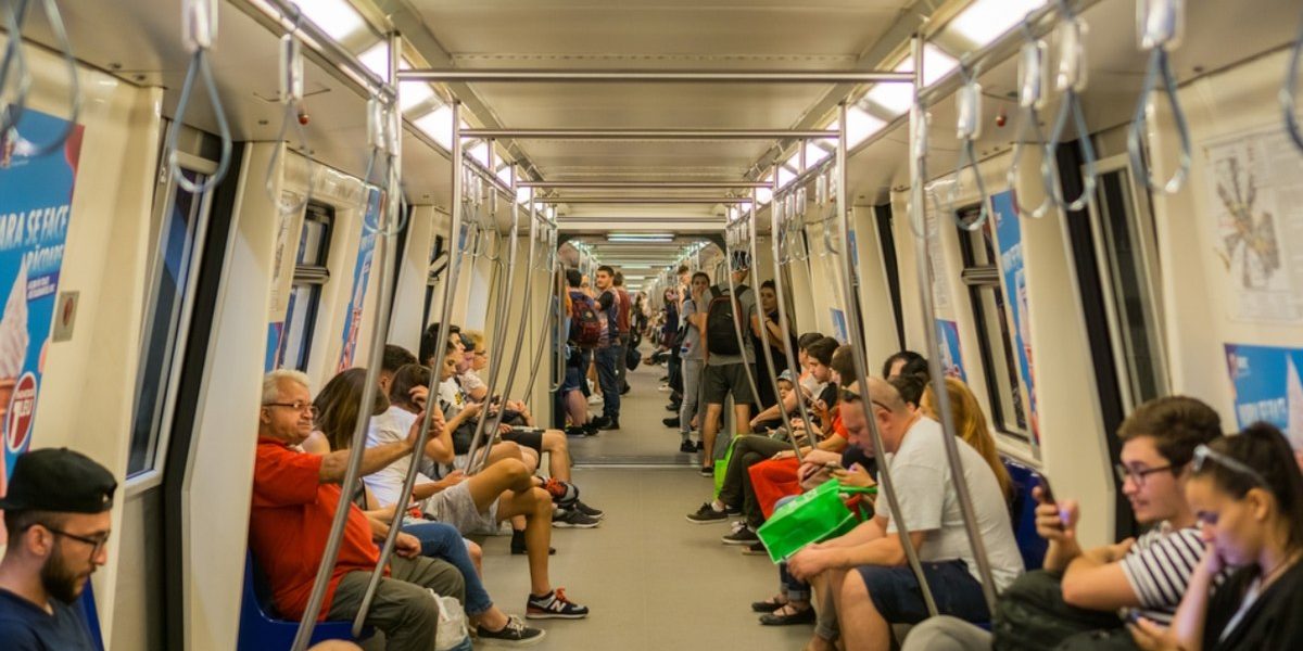 Metroul: 186 de angajați vând bilete, deși există automate. Cum s-a ratat evitarea scumpirii?