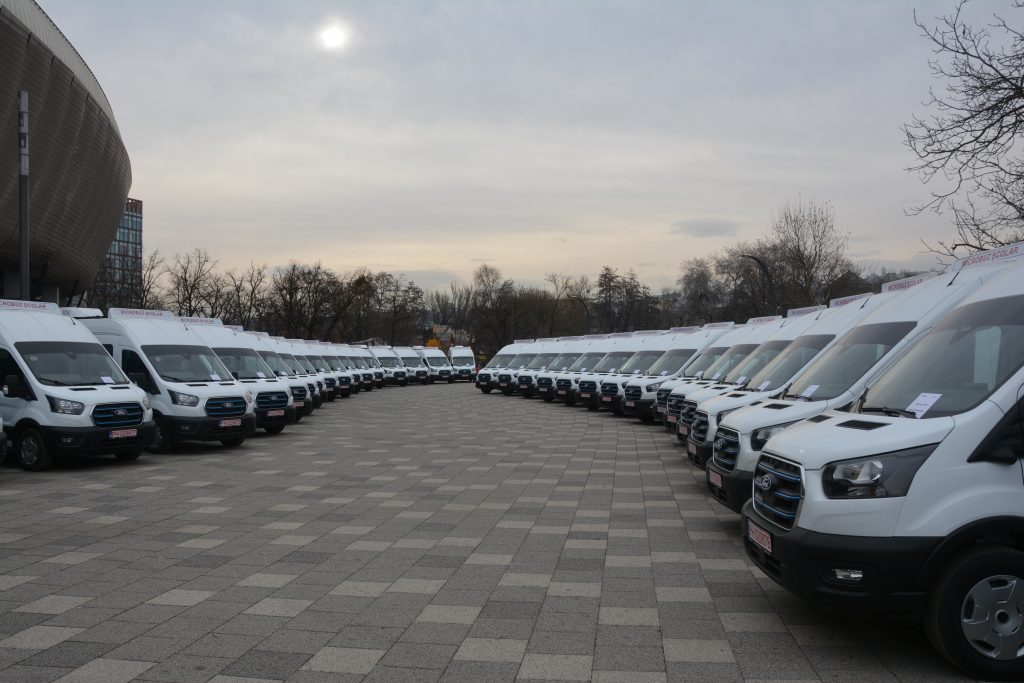 Avertisment la Argeș: CJ Argeș (PSD) cumpără microbuze cu 213.375 euro bucata