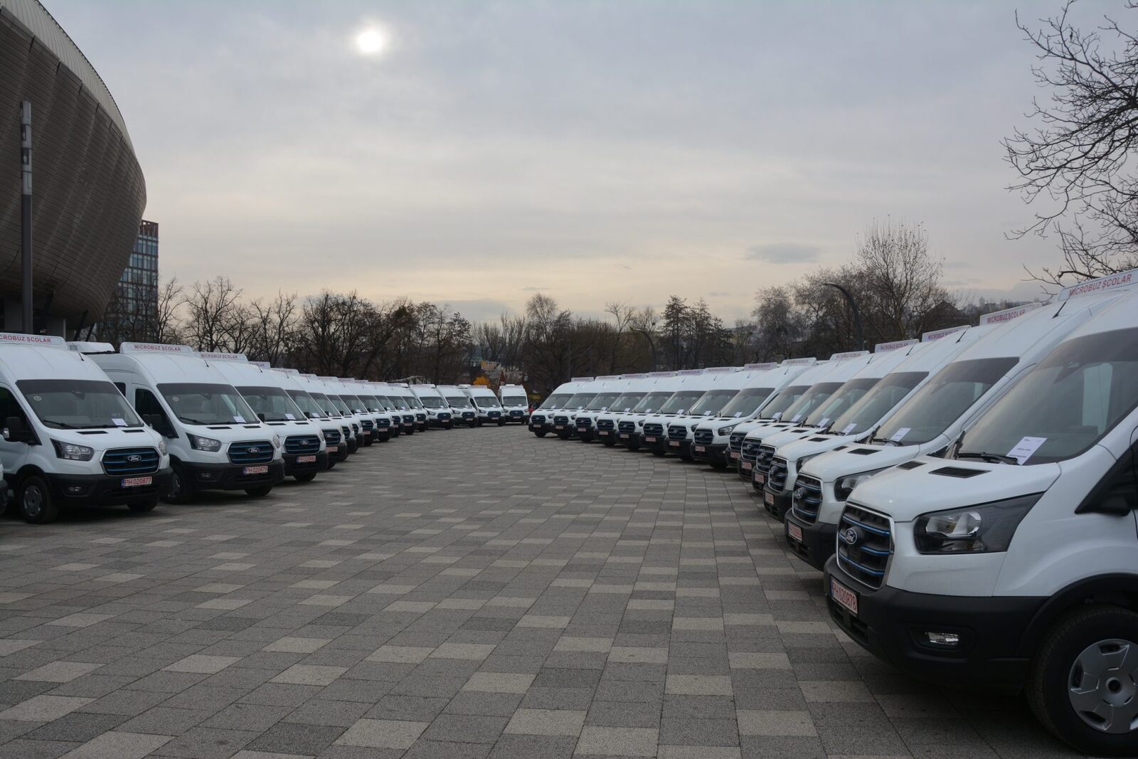 Avertisment la Argeș: CJ Argeș (PSD) cumpără microbuze cu 213.375 euro bucata