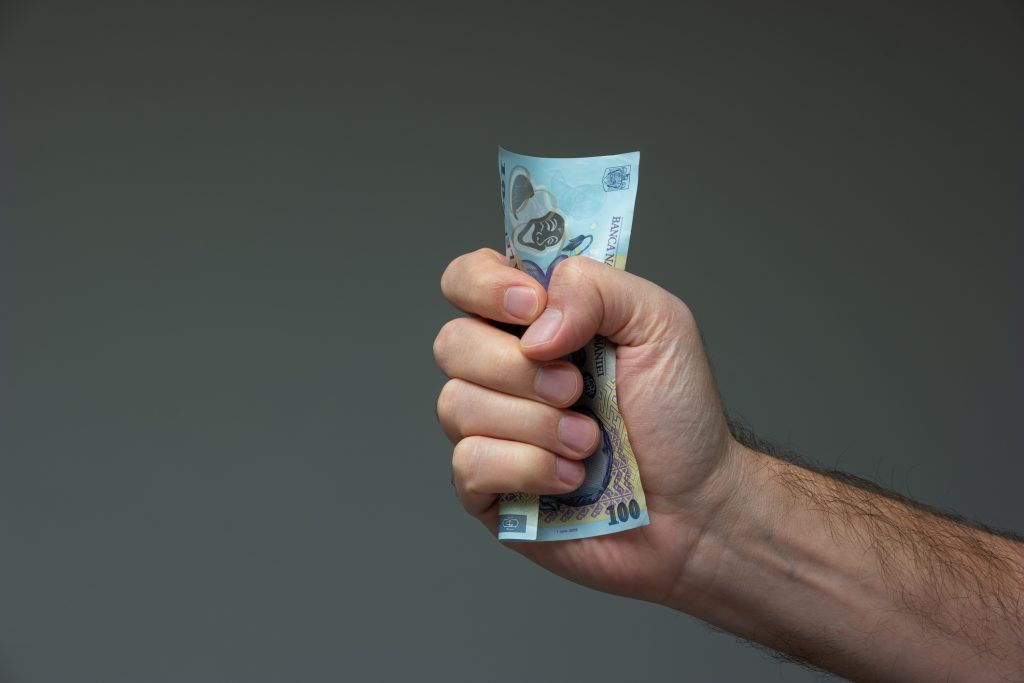 Lista „rușinii”: Cine intră pe lista datornicilor la autoritățile locale