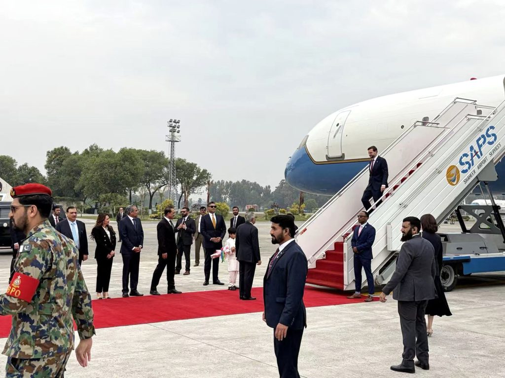 VANCE, vizită amânată în Pakistan, Iran boicotează reuniunea