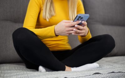 Specialiștii avertizează: Relaxarea pe telefon, o iluzie costisitoare