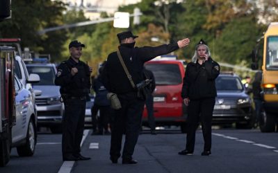 Polițiști suspendați după atacul armat din Kiev: Filmați cum fug și abandonează un rănit
