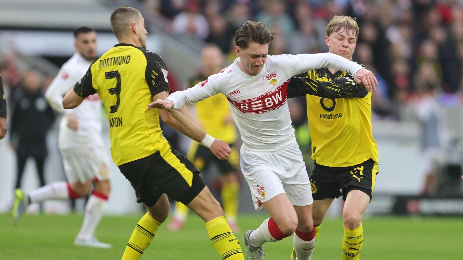 Borussia Dortmund are ocazia să facă un pas decisiv către calificarea în duelul pentru locul secund al Bundesligii, în contextul celui mai important meci din sezonul actual de campionat