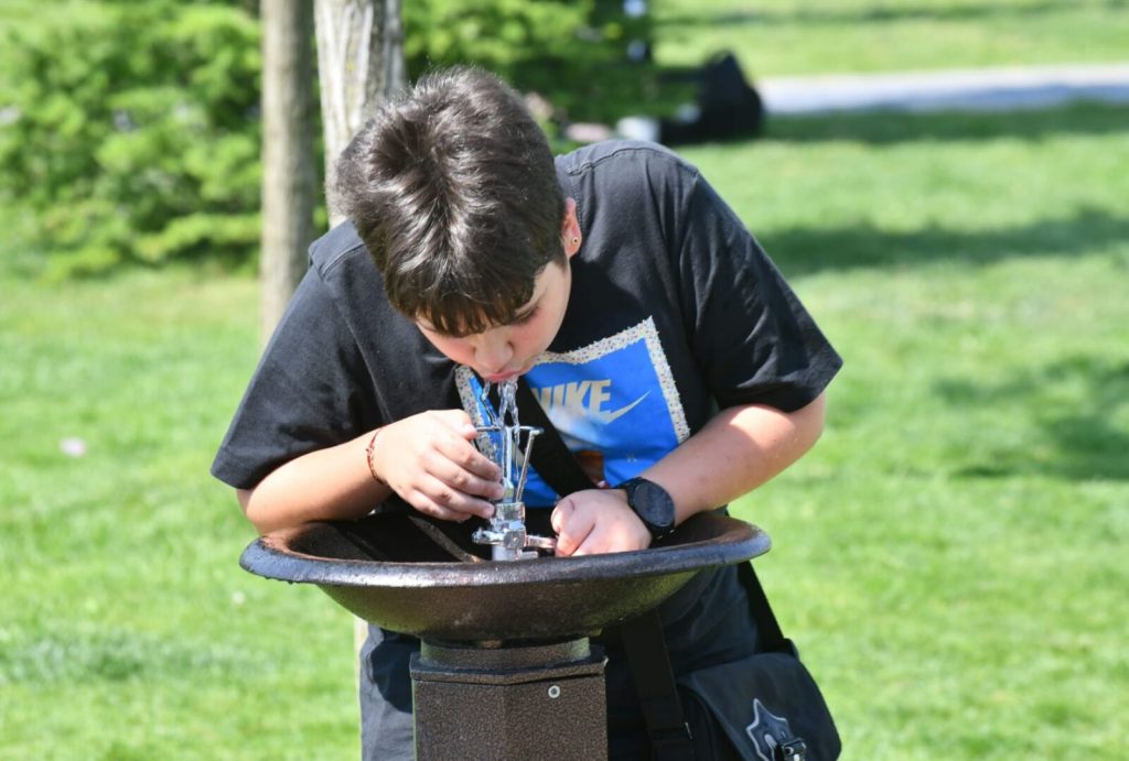 Cișmele controversate în Sectorul 6: Cum a ajuns o fostă firmă video să le monteze, cu doi angajați