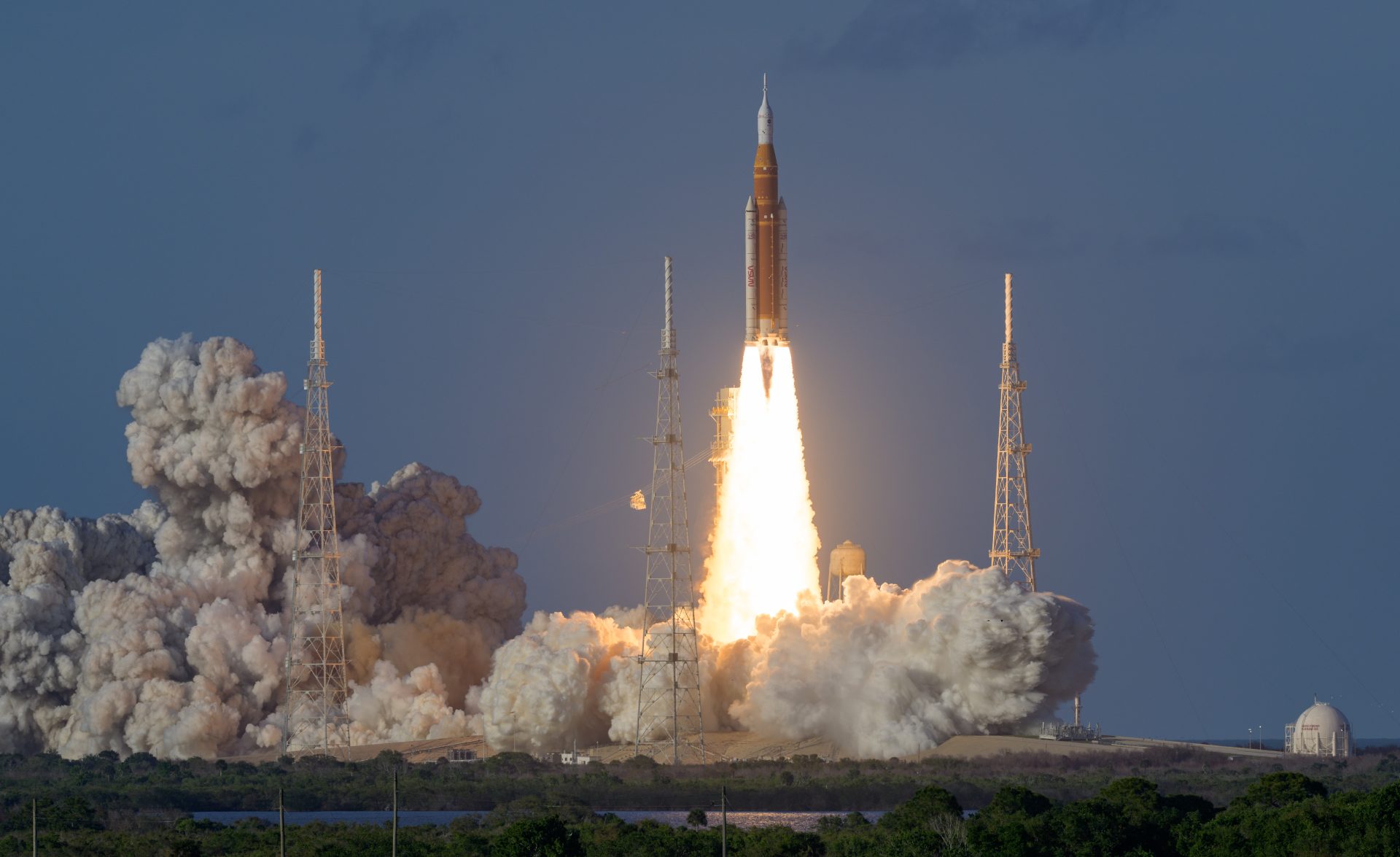 NASA a reușit cu succes să lanseze, miercuri, misiunea Artemis II, primul zbor cu echipaj uman în jurul Lunii de peste jumătate de secol