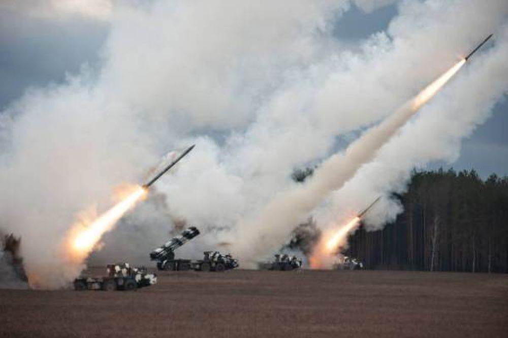 Armata israeliană se pregătește să atace instalații energetice iraniene, dar așteaptă undă verde din partea Statelor Unite Armata israeliană intenționează să efectueze un atac asupra instalațiilor energetice din Iran, însă decizia finală depinde de acceptul diplomatic al Statelor Unite, a declarat sâmbătă un înalt oficial israelian din domeniul apărării, conform agenției Reuters
