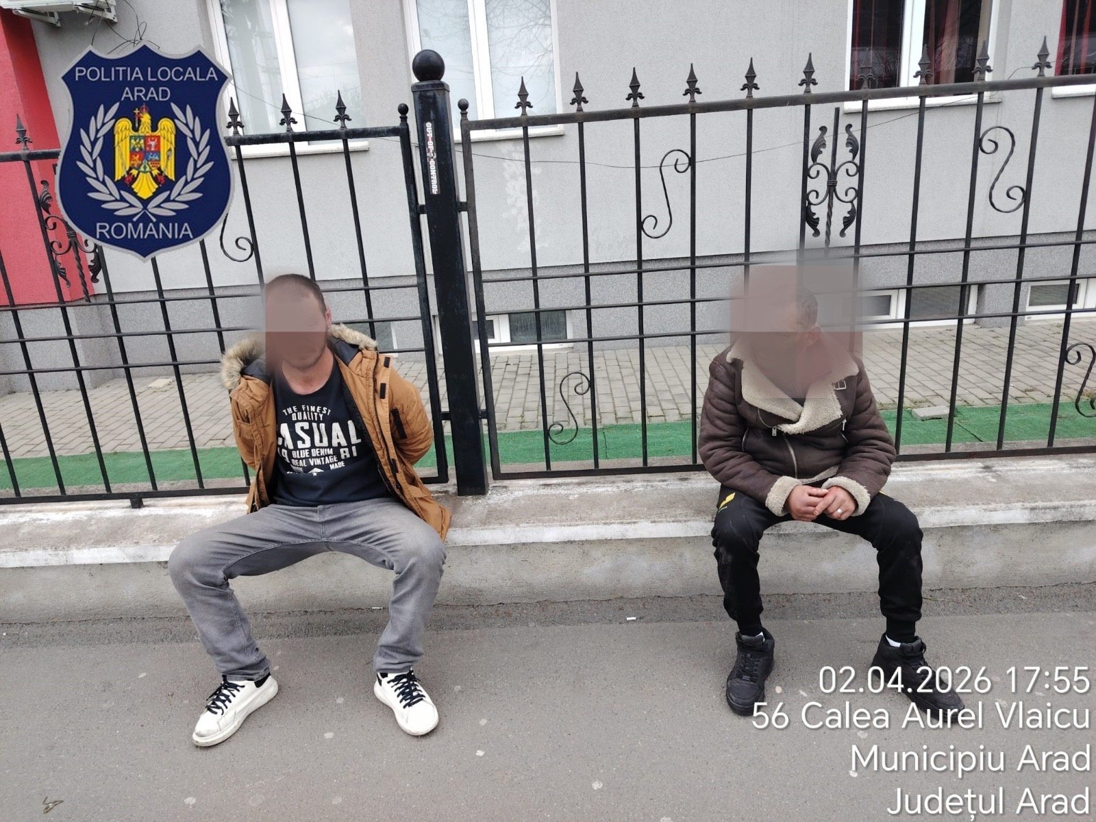 Doi bărbați implicați într-un conflict violent, petrecut miercuri la prânz pe domeniul public din apropierea stadionului „Francisc Neuman” din Arad, au fost predați autorităților medicale după intervenția poliției locale și a serviciului de urgență