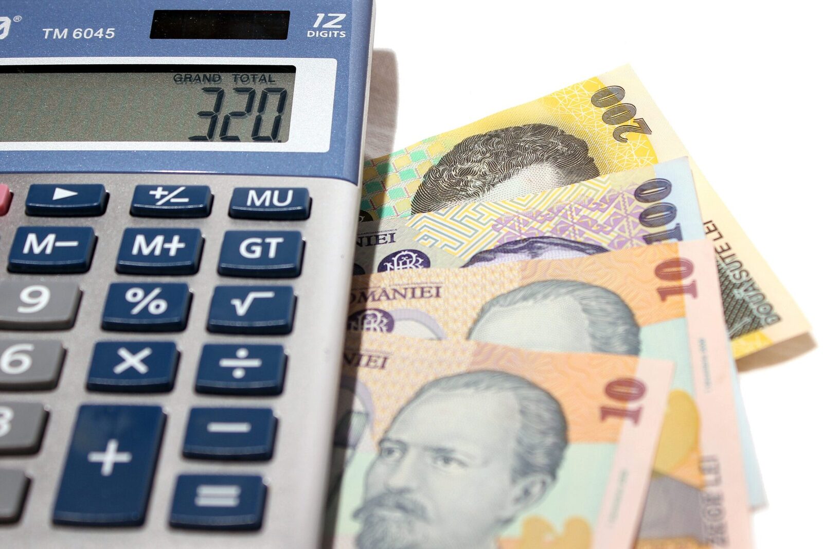 Încredere în economie, prăbușită în 2025: Ciolacu vs. Bolojan, cine a dus-o mai bine?