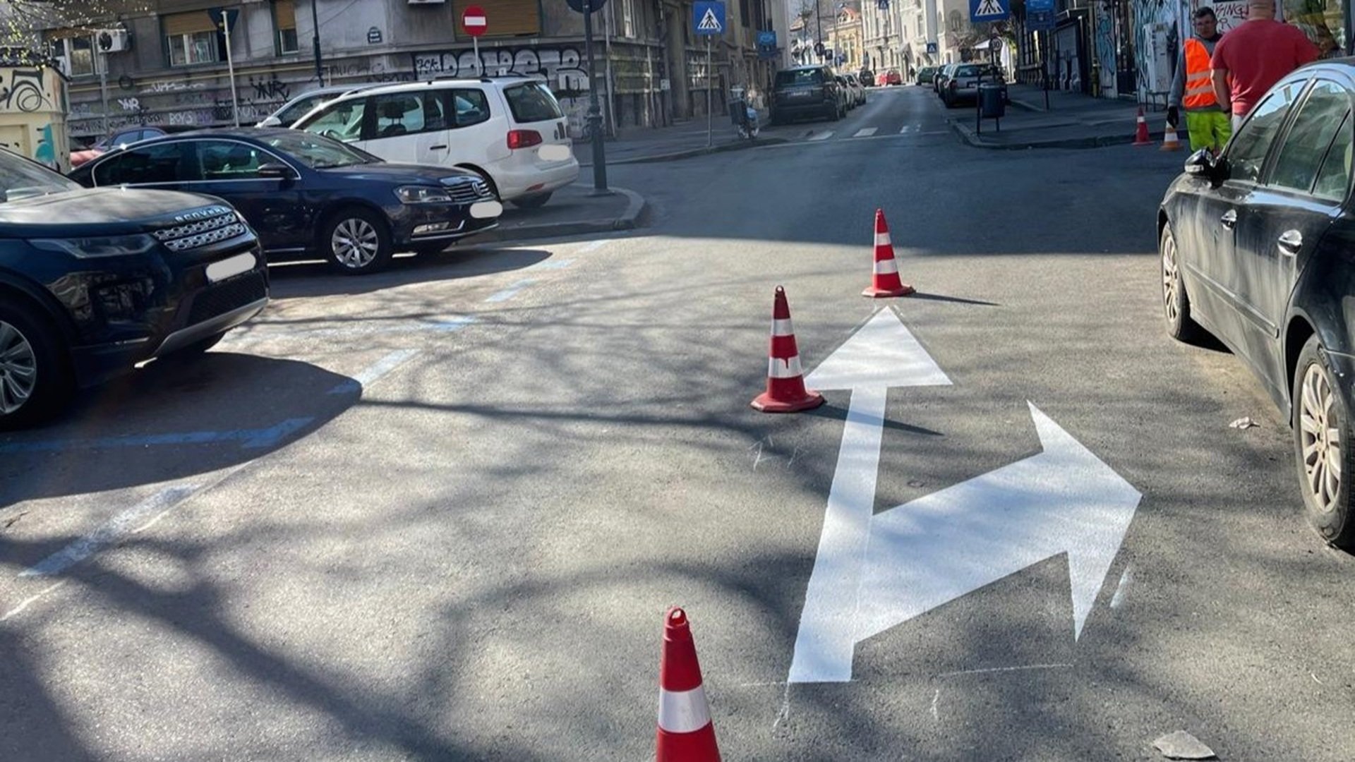 Începând de duminică, 5 aprilie, circulația rutieră din centrul Bucureștiului a suferit modificări semnificative, menite să îmbunătățească fluiditatea traficului și siguranța conducătorilor auto