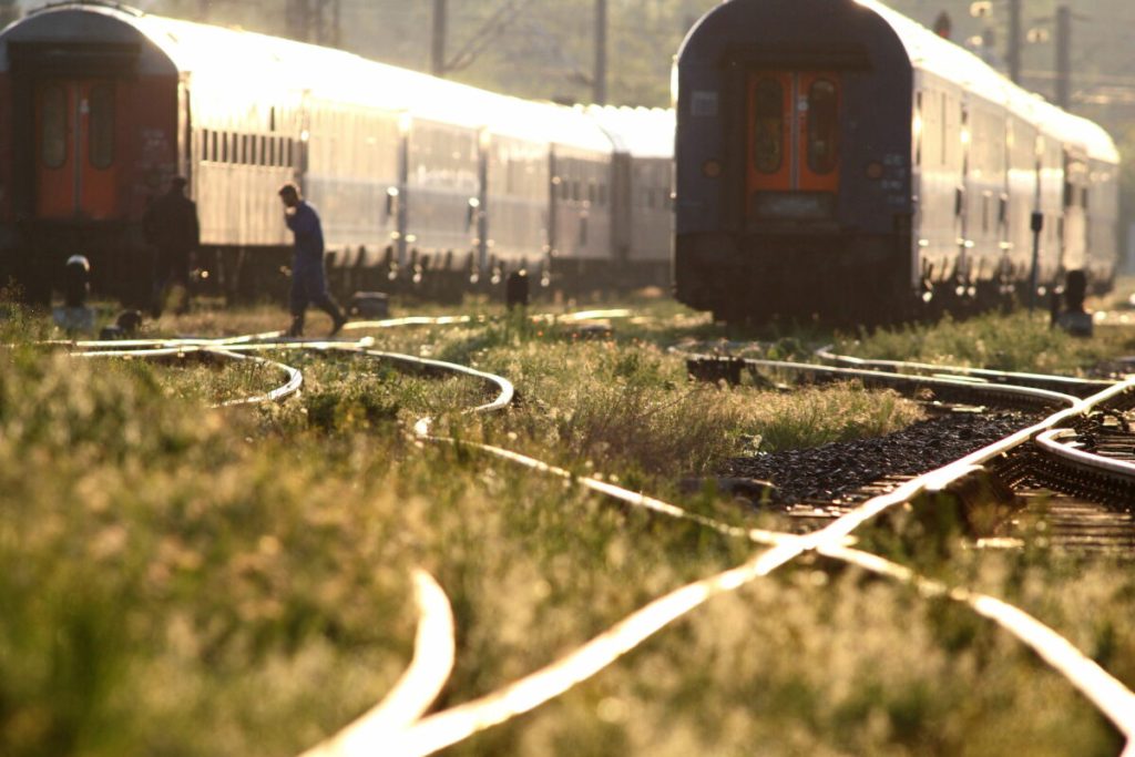 Trenul București-Constanța, blocat: O femeie a murit, lovită de un tren