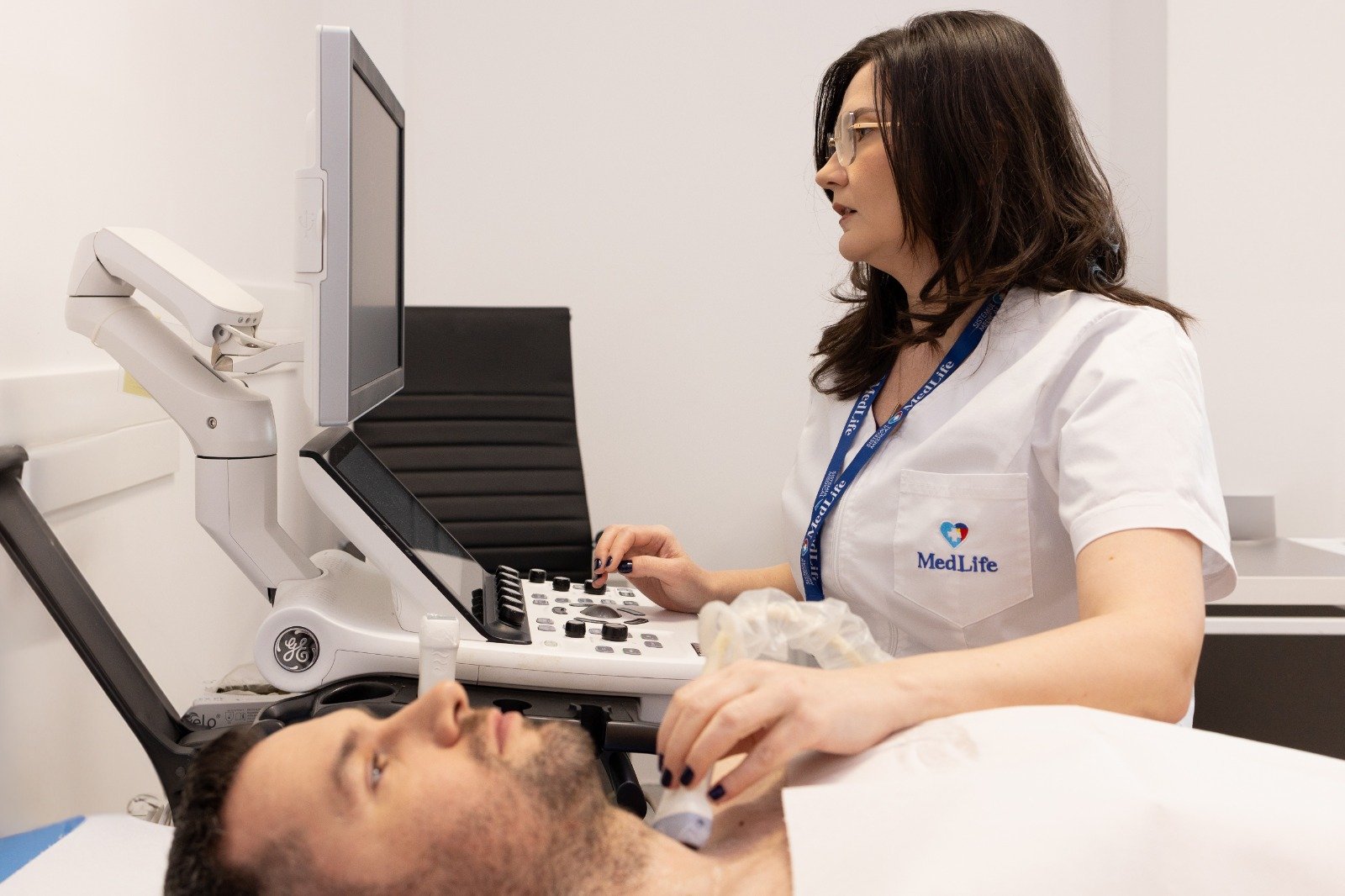 București, 7 apr 2026 – Numărul analizelor medicale pentru monitorizarea riscului cardiovascular a crescut semnificativ în România, pe fondul unei prevalențe alarmante a bolilor de inimă