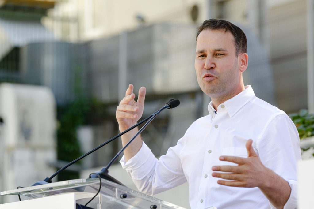 Bolojan pleacă: Misterul demisiei care stârnește controverse