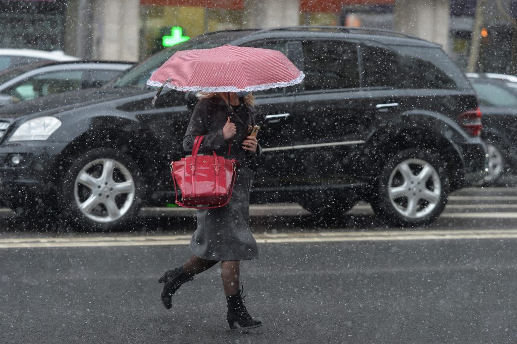 Vremea din weekend și începutul săptămânii viitoare va fi caracterizată de variații semnificative ale temperaturilor și de perioade cu precipitații, conform informării meteorologice emise de Administrația Națională de Meteorologie