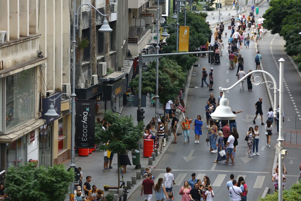 Bucureștiul are în prezent 5340 de străzi, însumând 1820 de kilometri și ocupând o suprafață de 20.000 de metri pătrați