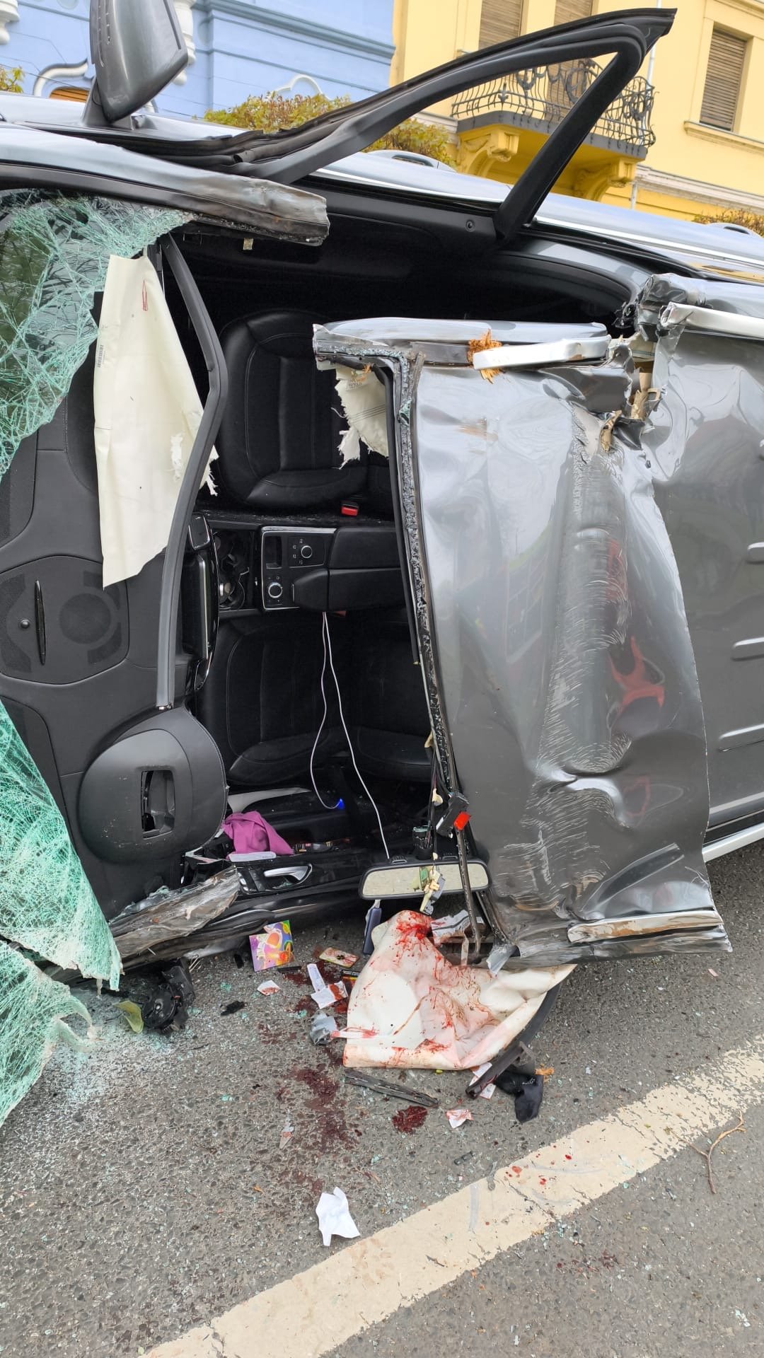 Un accident rutier grav s-a petrecut vineri dimineață în municipiul Arad, pe Bulevardul Revoluției, zona Ziridava, soldat cu două victime