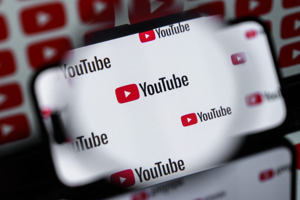 Un videoclip promovat de NVIDIA a fost blocat automat pe YouTube după ce a fost interpretat de sistemul Content ID ca fiind încălcare de drepturi de autor, ceea ce a afectat nu doar materialul original, ci și numeroase alte materiale care preluaseră imaginile