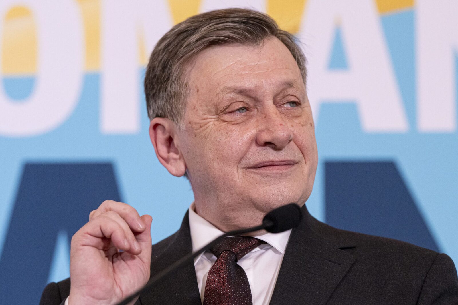 USR conduce țara, dar urmează un guvern PNL-USR-UDMR susținut parlamentar