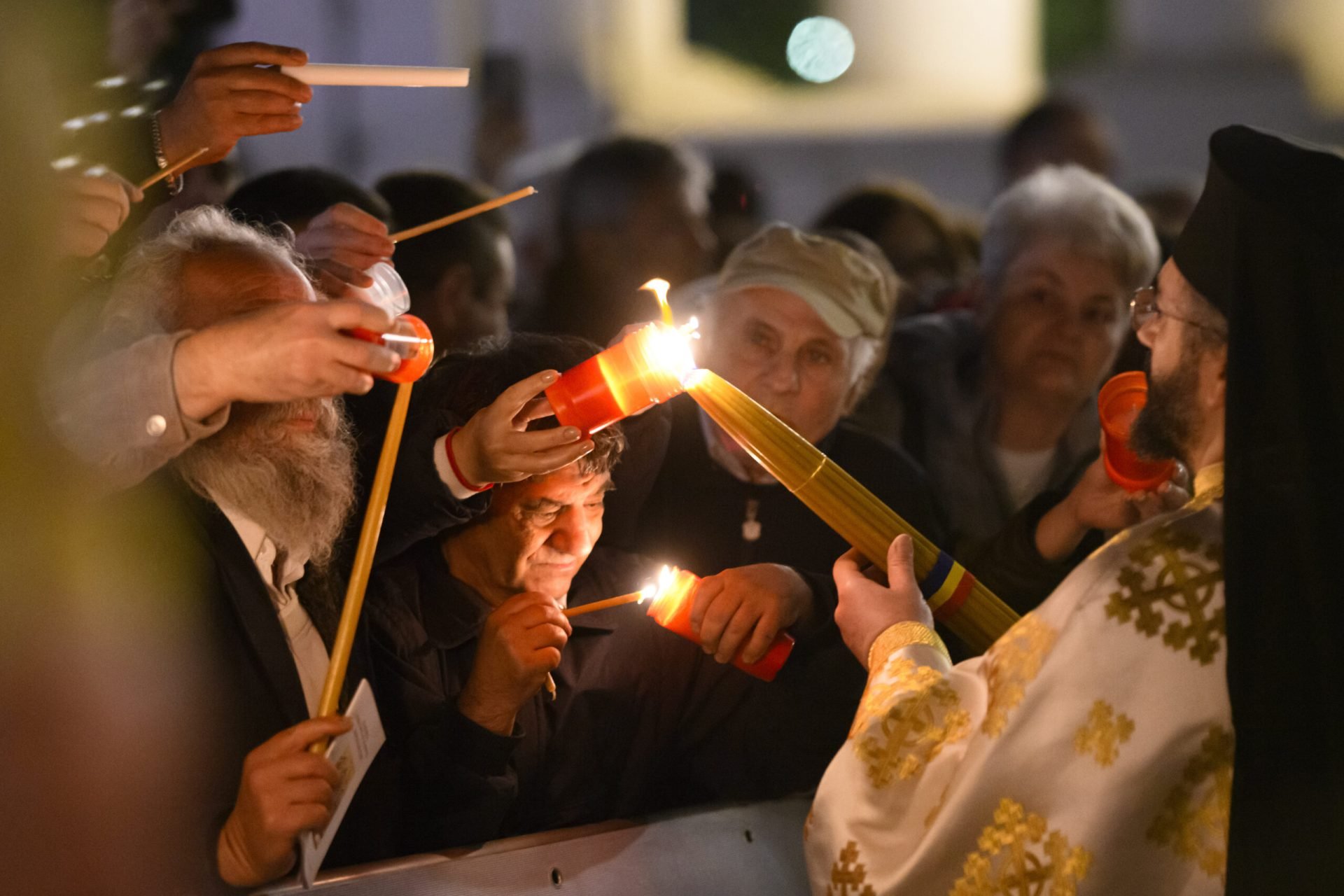 Slujba de Înviere la Patriarhie: Mii de credincioși participă la marea sărbătoare