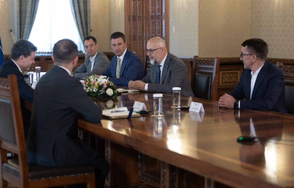 Criza guvernamentală bate la ușă: Ce riscă România și românii