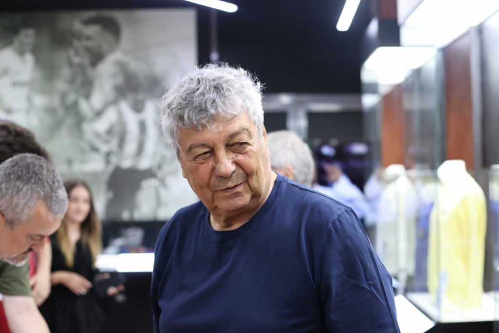 Reprezentanții Spitalului Universitar de Urgență București au transmis luni un comunicat oficial legat de starea de sănătate a antrenorului Mircea Lucescu, refuzând să ofere detalii despre evoluția sa, dar asigurând că se fac toate demersurile medicale necesare