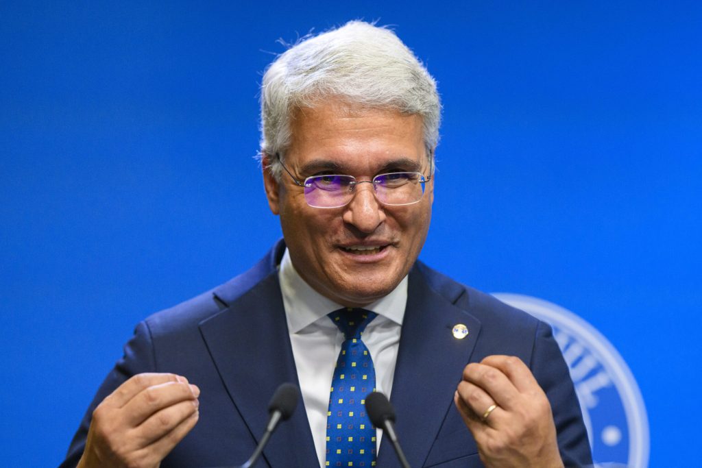 Reforma se face prin muncă, nu pe TikTok: Ce zice un expert