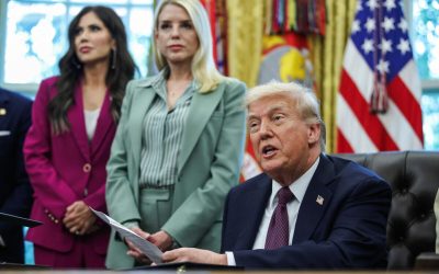 Nu-și ascultă consilierii! Donald Trump, nervos, improvizează în situații critice