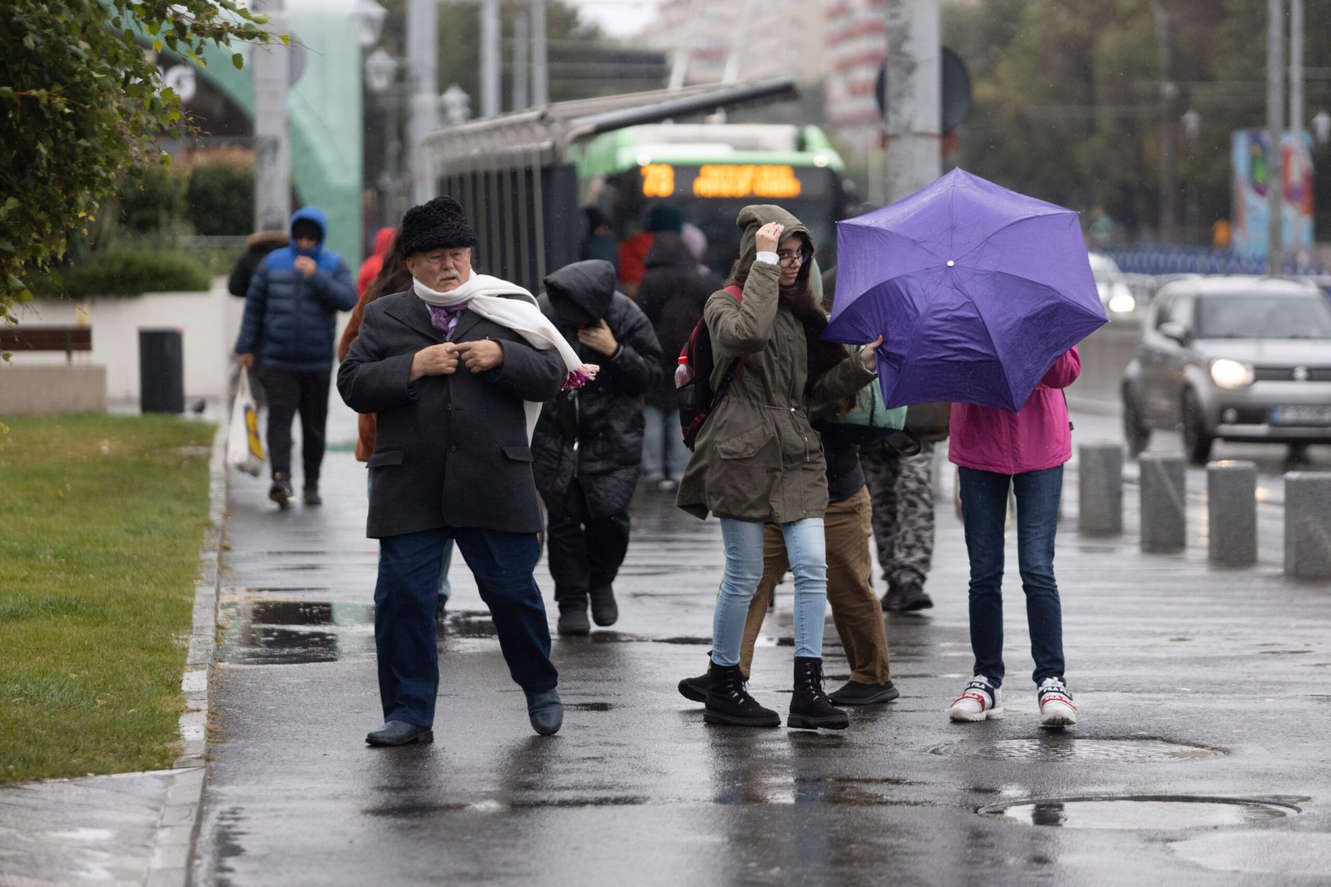 Vremea se va schimba radical în următoarele zile, cu temperaturi în scădere semnificativă și precipitații în creștere în mai multe regiuni ale țării, potrivit prognozei meteorologice pentru intervalul până în 14 aprilie