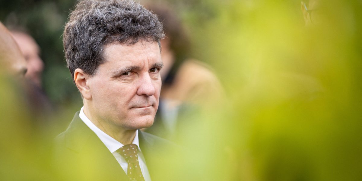 Nicușor Dan acuză: cine a plătit echipa implicată în scandalul foto trucate