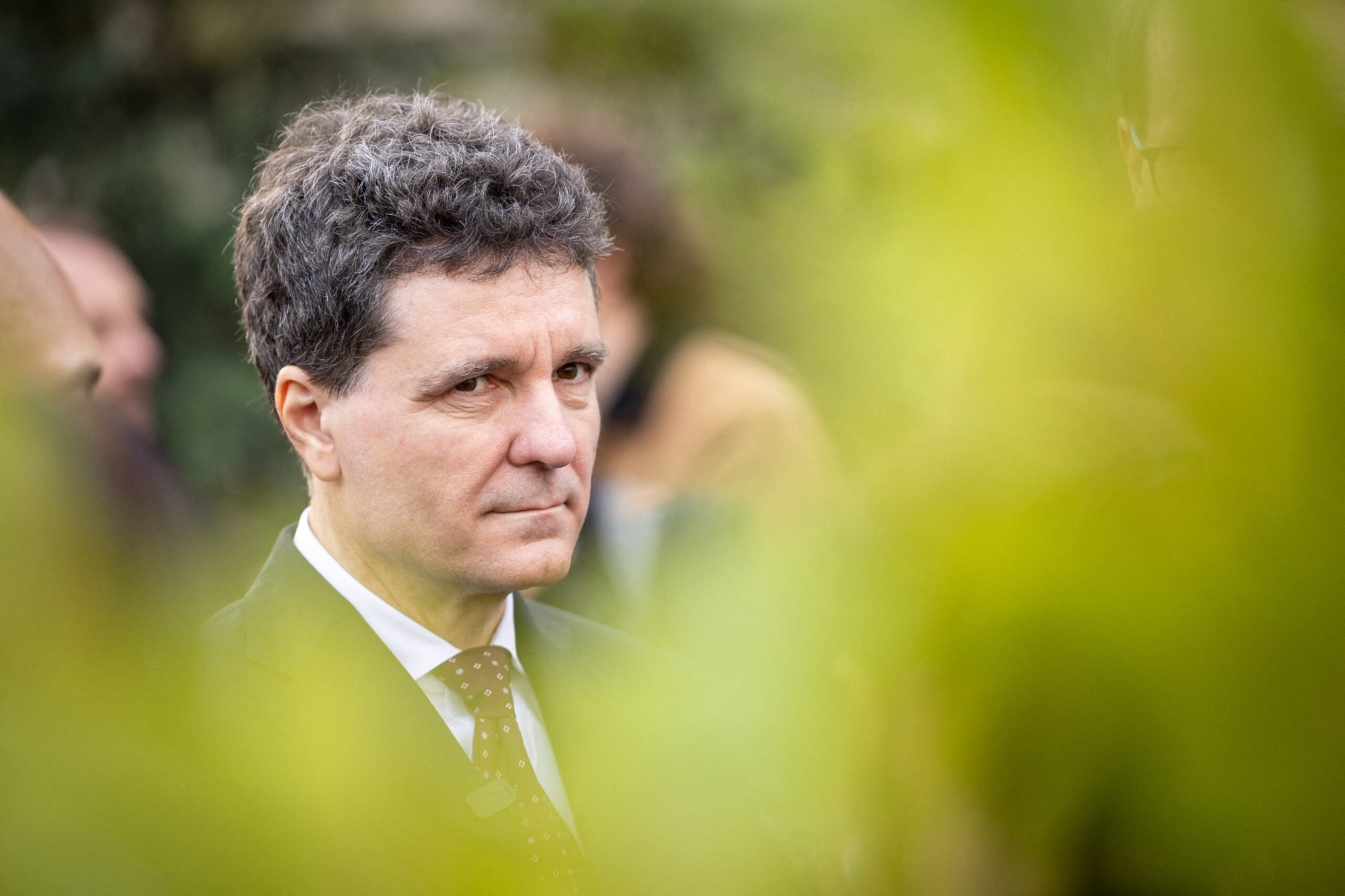 Președintele exprimă interes pentru cine a plătit implicarea în scandalul fotografiilor Președintele a adresat un răspuns clar în legătură cu scandalul fotografiilor apărute în spațiul public, afirmând că această chestiune ține de competența procurorilor